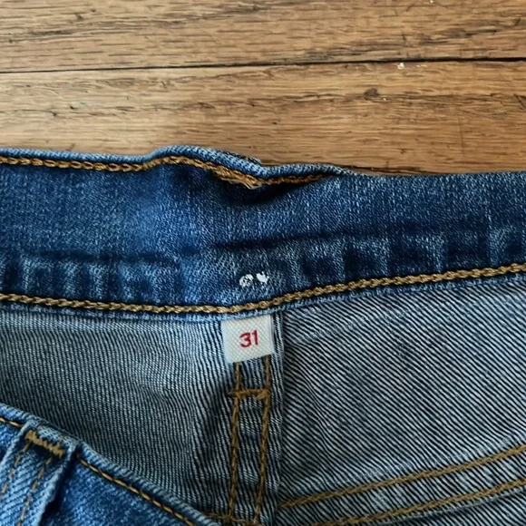 Women’s Levi’s Distressed Denim Cuffed Shorts - Picture 6 of 8